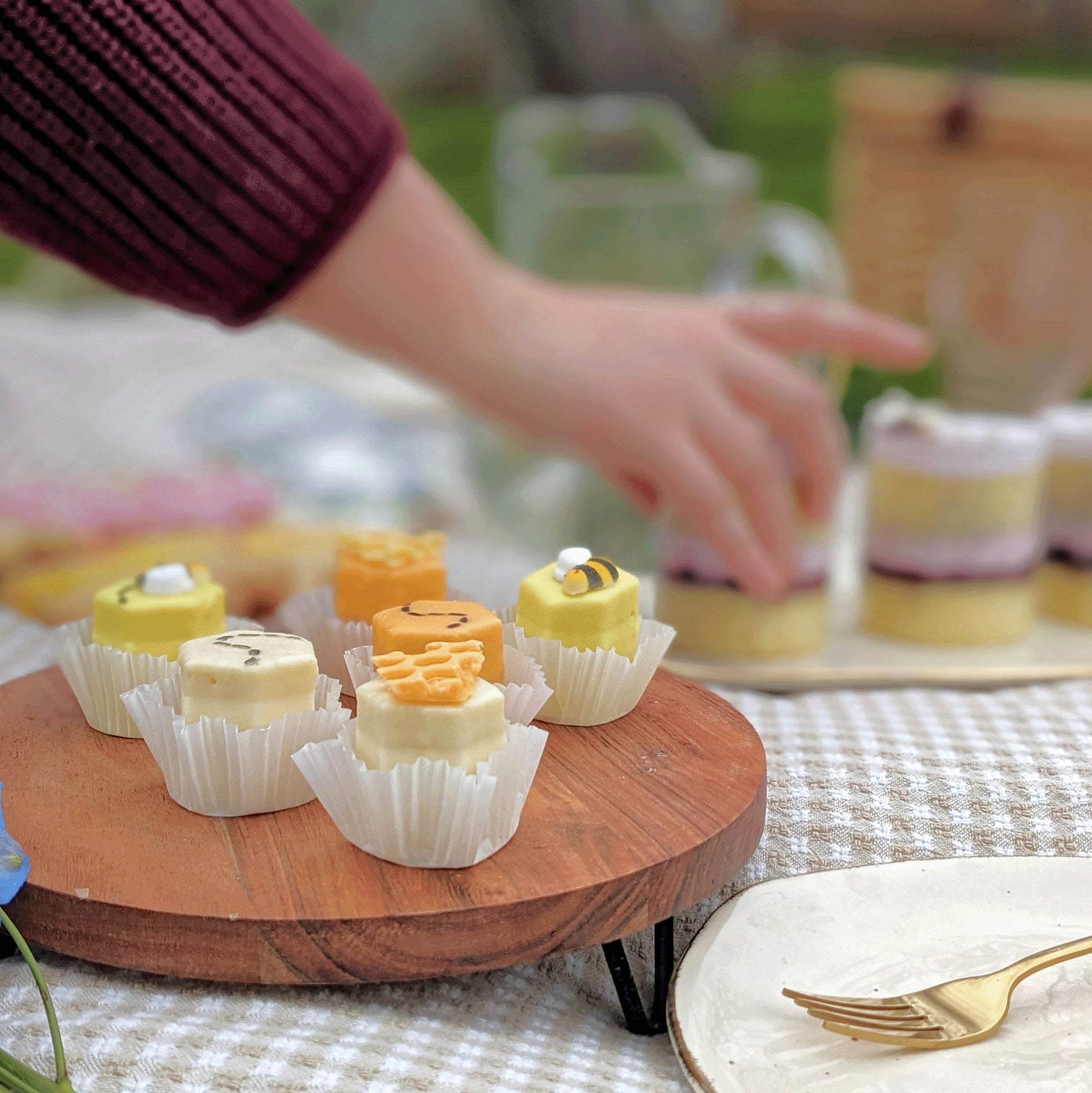 Bee-themed Tea Cakes
