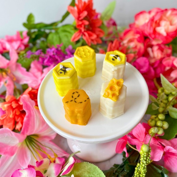 Bee Themed Tea Cakes