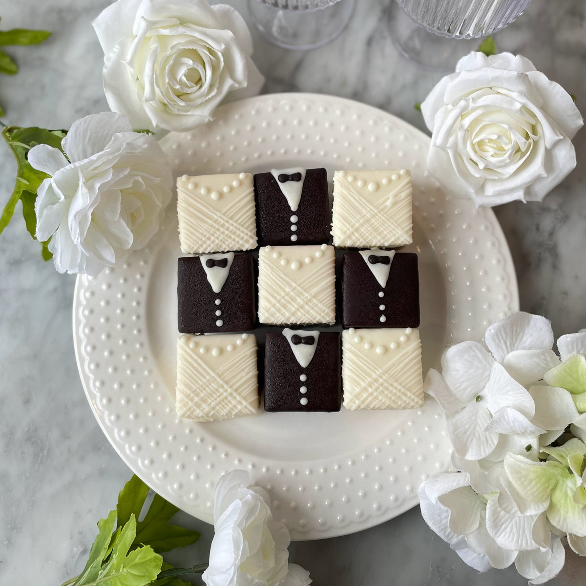 Bride & Groom Tea Cakes - Dragonfly Cakes®